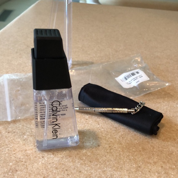 NWT Calvin Klein glasses care kit - Picture 2 of 16
